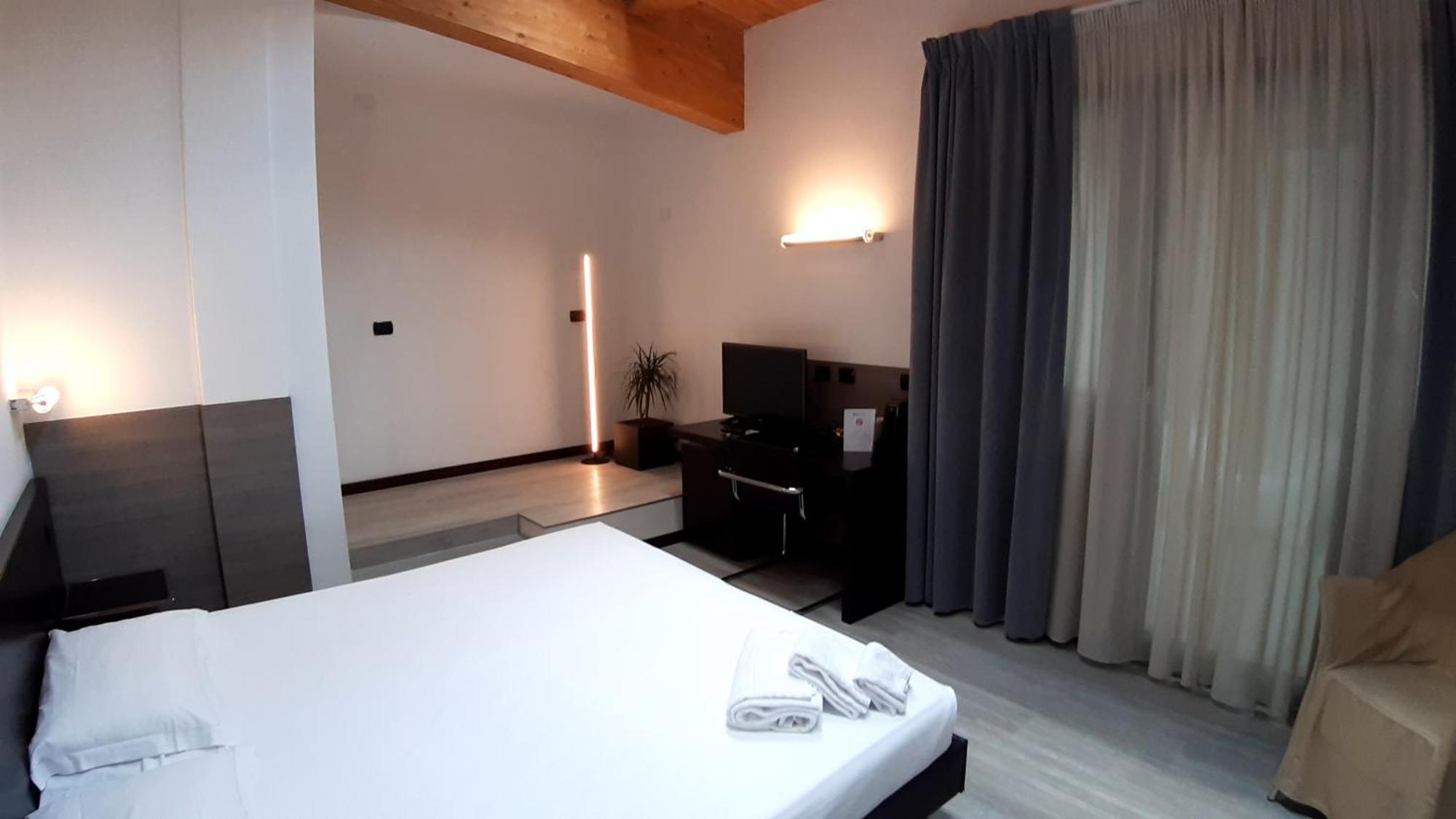 Hotel Continental Zola Predosa Esterno foto